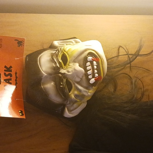 RUBIES HALLOWEEN CAPE WITH HOOD, ONE SIZE, FREE MASK INCLUDED! - Picture 5 of 5